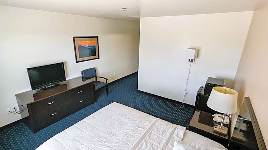 FairBridge Inn & Suites Canadian