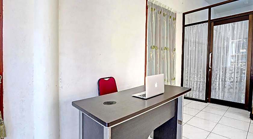 Collection O 92897 Hotel Intan Near Kantor Syahbandar Bawean