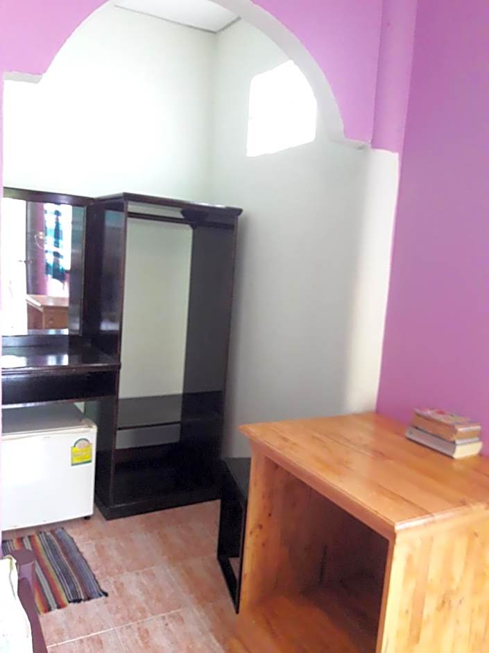 Jungle Hut Bungalows & Hotel