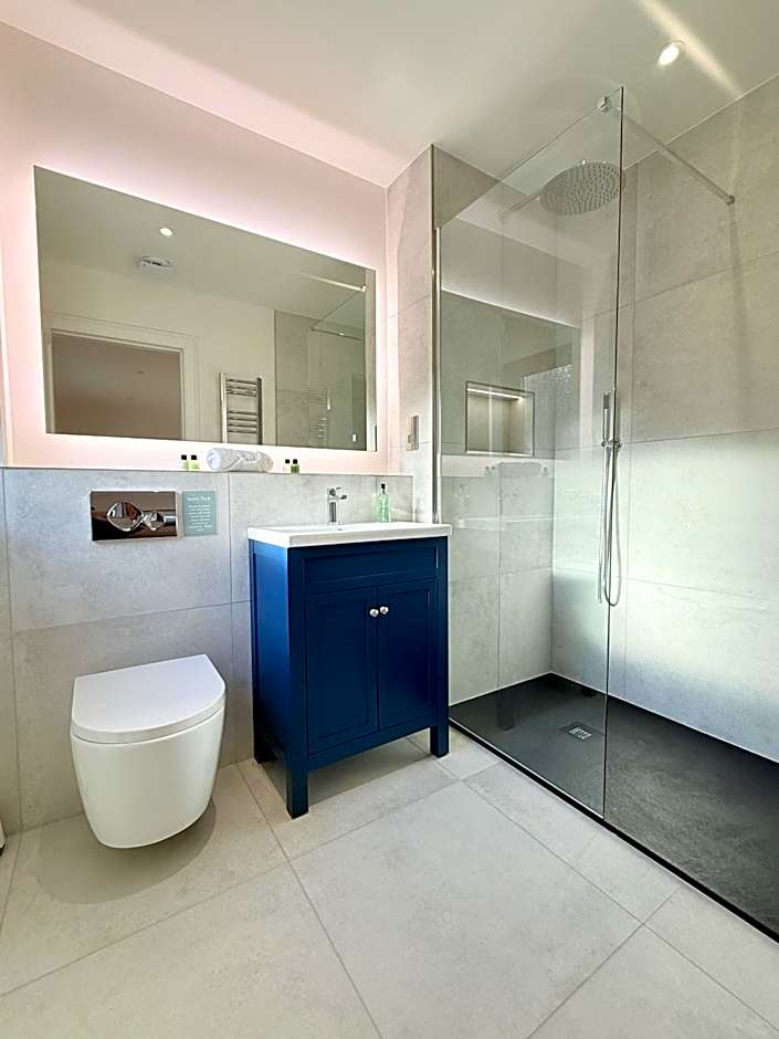 Woodlands House with Hot Tub