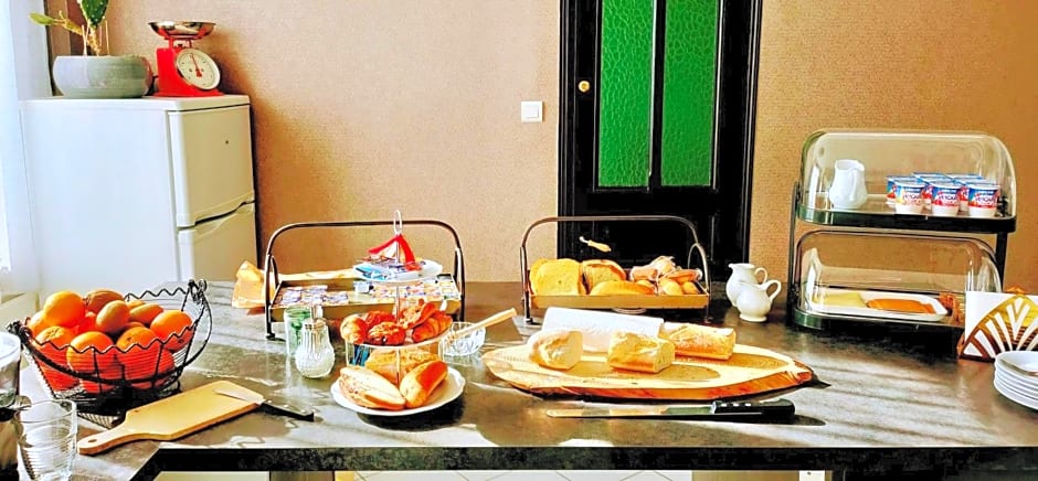 A La Villa Perroy les chambres sont spacieuses et les petit-déjeuners offerts