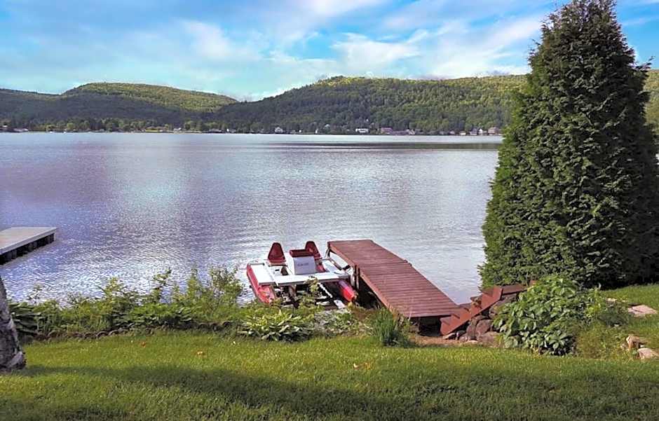 FRONT LAKE hot tub with sunset ski and slide 8p