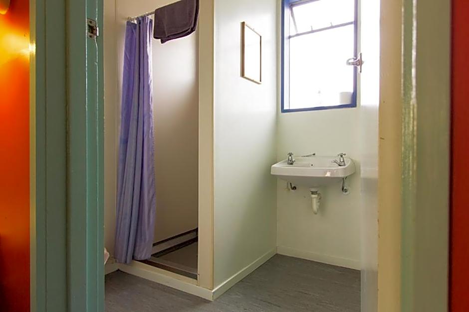 Sequoia Lodge Backpackers