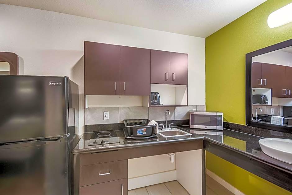 Studio 6-Huntsville, TX