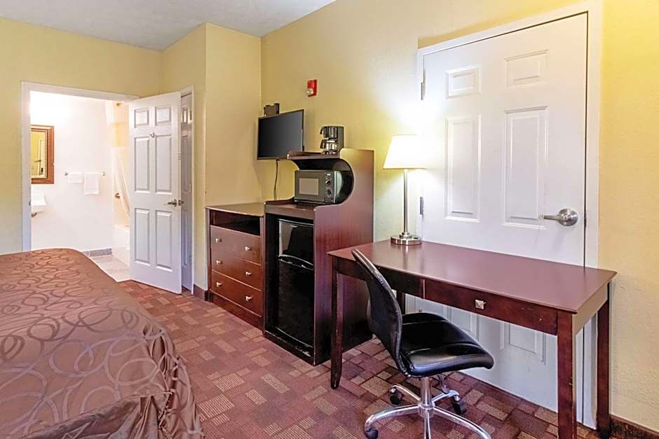 Quality Inn & Suites Dickson