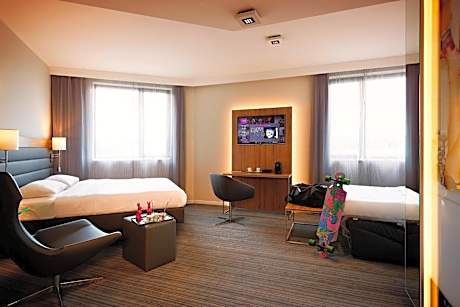 Moxyfied Family Sleeper, Larger Guest room