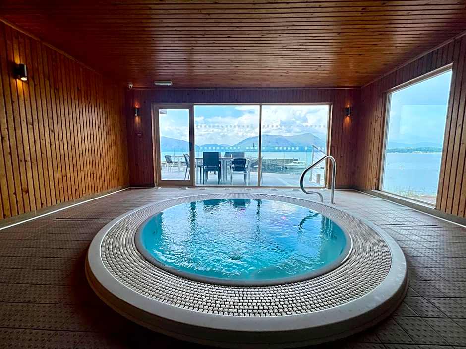 Hollytree Hotel and Swimming pool