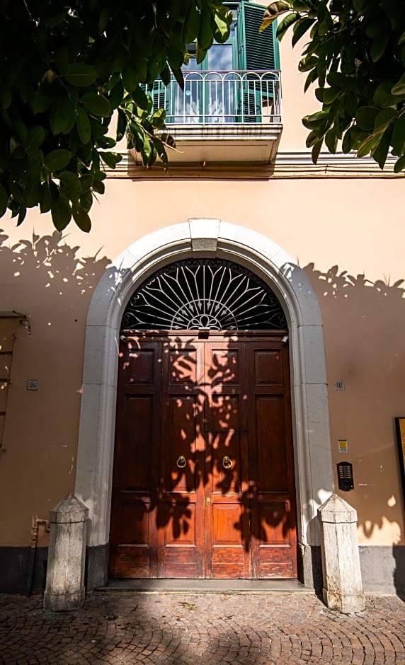 Qu4ttro I D'Angleterre Guest House