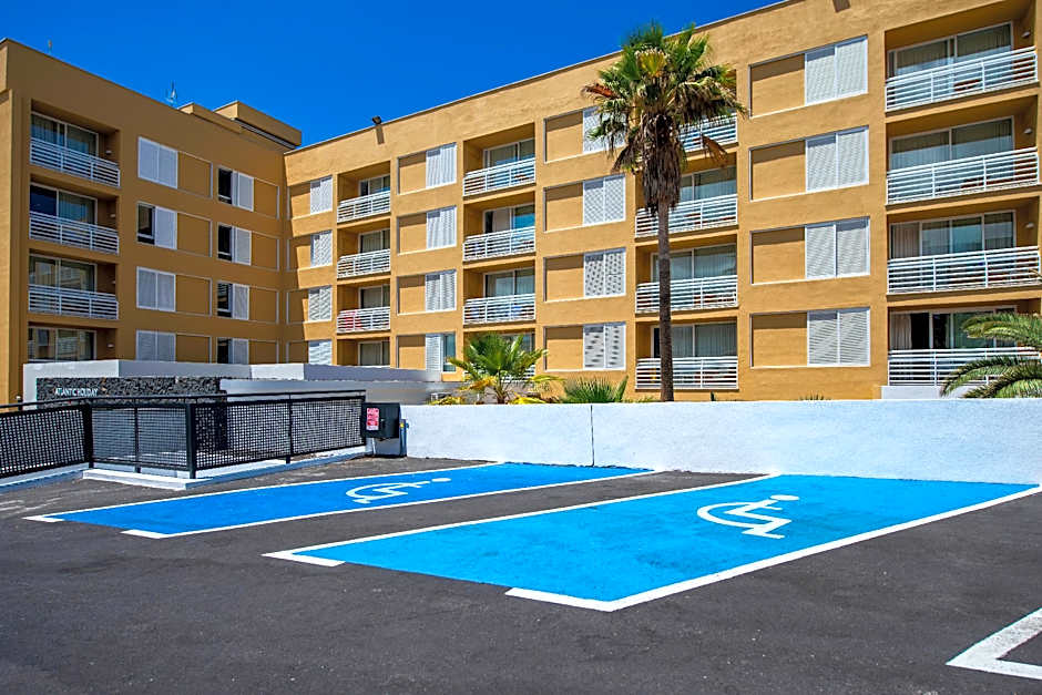 Atlantic Holiday Hotel