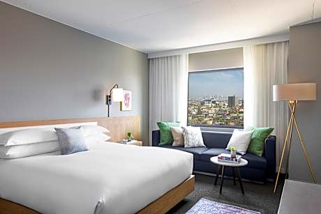 1 King High Floor City View