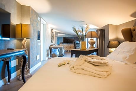Deluxe Suite with Spa Bath and Terrace