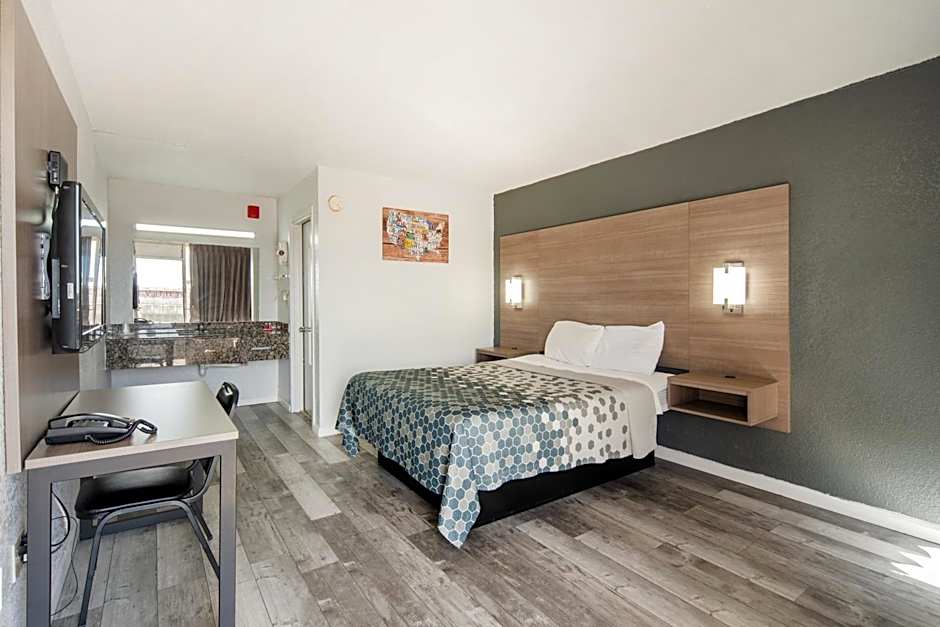 Econo Lodge Inn & Suites Bricktown