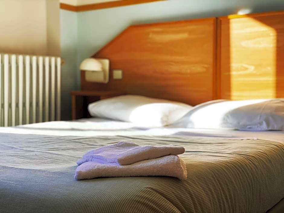 Hotel Le Midi Clermont-Cournon