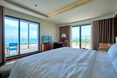 Deluxe Terrace Ocean View Room