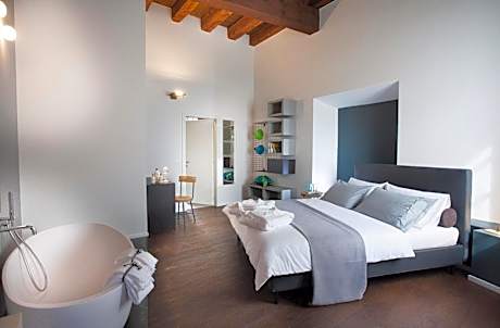 Deluxe Double Room with Bath