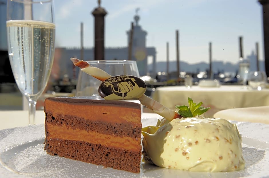 Hotel Monaco & Grand Canal