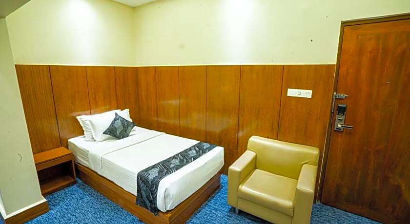 Richmond Hotel And Suites