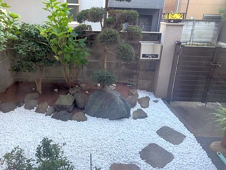 season guest house in nishi shinjuku 100 square meters, 4 bedrooms, 2 living rooms