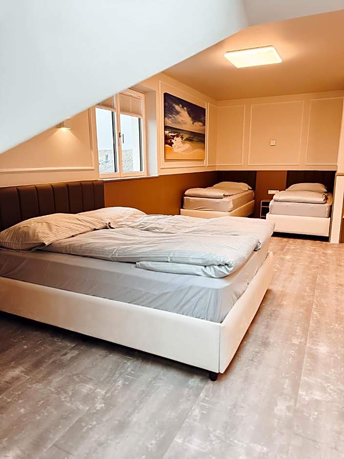 F Hotel 24h Check-In