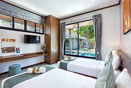 Deluxe Double or Twin Room with Pool Access