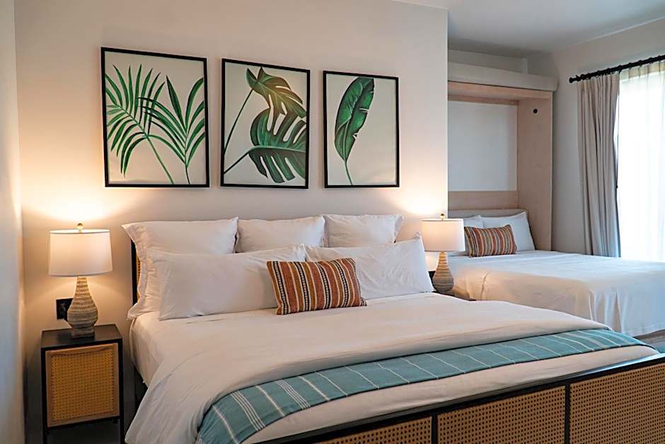Flamboyan Hotel & Residences
