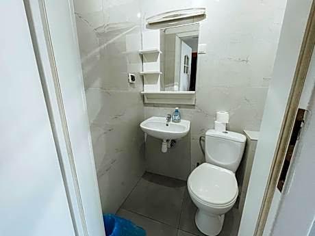 Economy Twin Room - railway track view