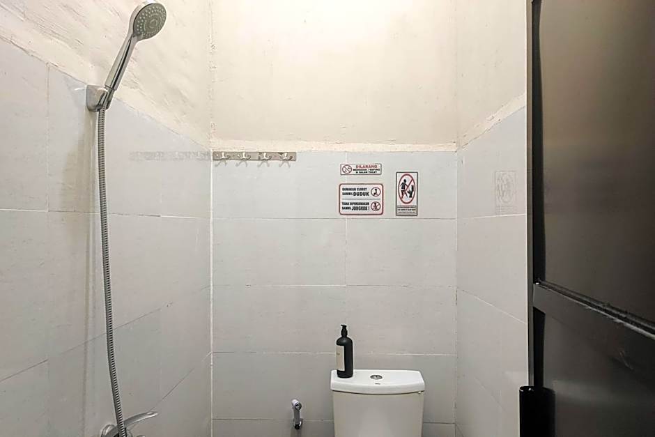 RedDoorz Syariah near Universitas Jambi Telanaipura