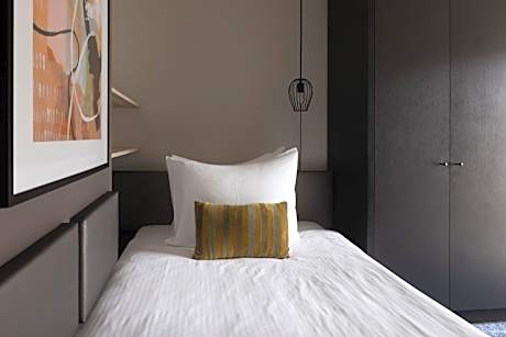 Medium Room with Balcony - Single Bed