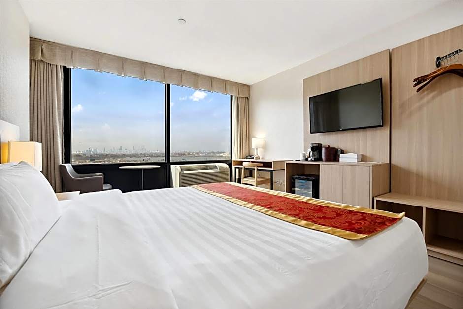 Ramada by Wyndham Flushing Queens