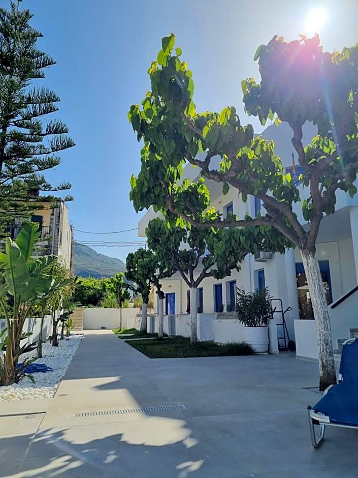 Leonidas Studios & Apartments