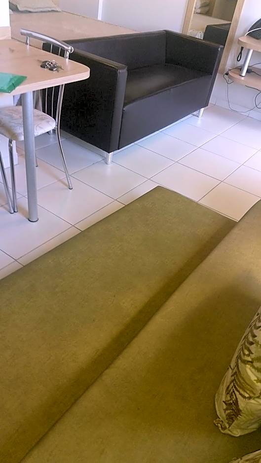 Golden dolphin Express 5pessoas mais 1 criança até 5 anos com toalhas e roupas de cama,lençóis, travesseiros e fronhas e 3 parques aquáticos termais limpeza impostos e taxas já incluso