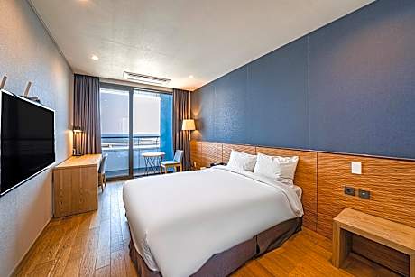 Deluxe Double Room (Sea View) with Family Pool Access for 2