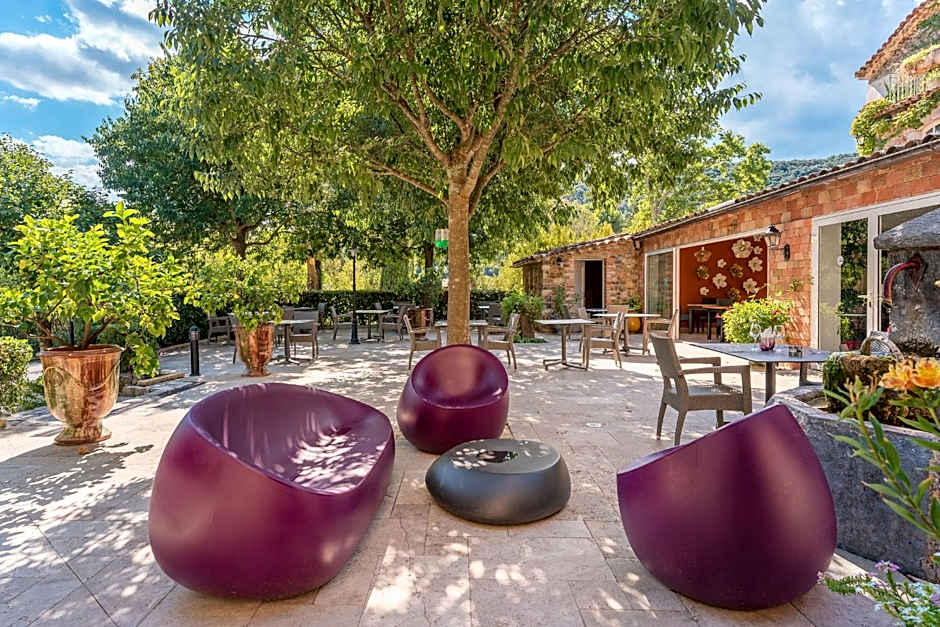 Logis Hôtel Restaurant Le Pradinas