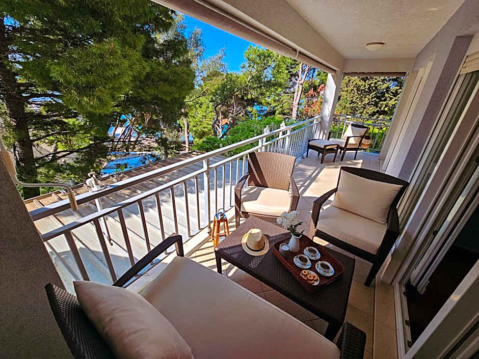 Apartment Mirna, 2-bedroom Apartment, Overlooking the Beach