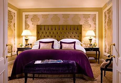 One-Bedroom Suite with Sofa Bed