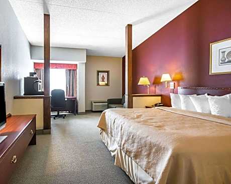 King Suite - Non-Smoking