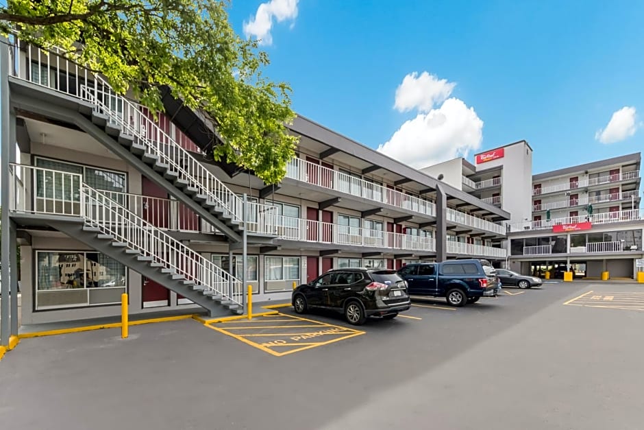 Red Roof PLUS & Suites Virginia Beach - Seaside