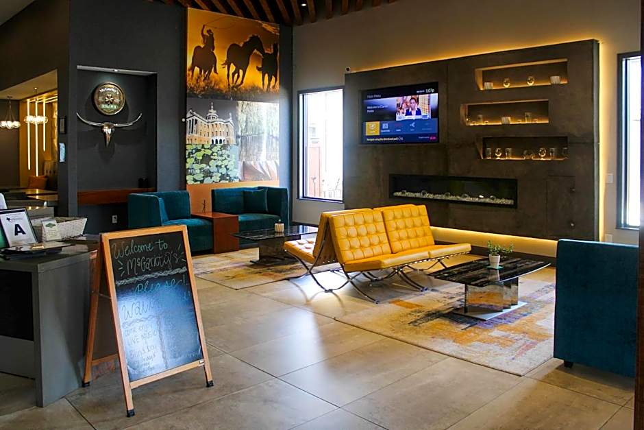 Clarion Pointe Marshall