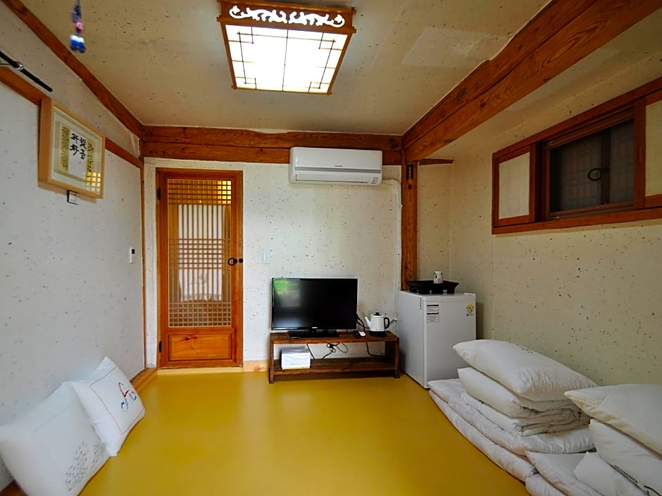 Gallery Jin Hanok Guesthouse