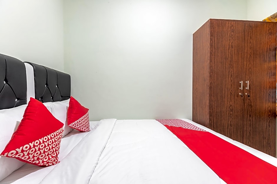 OYO 3132 Mahkota Sivali