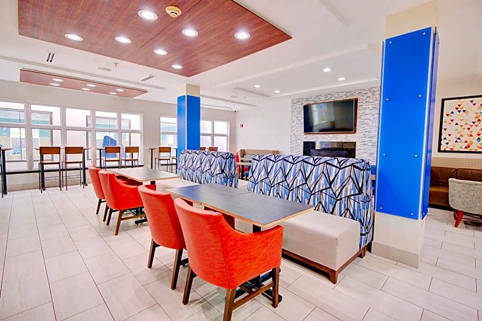 Photo 1 of 50 of Holiday Inn Express Hotel & Suites Chester by IHG