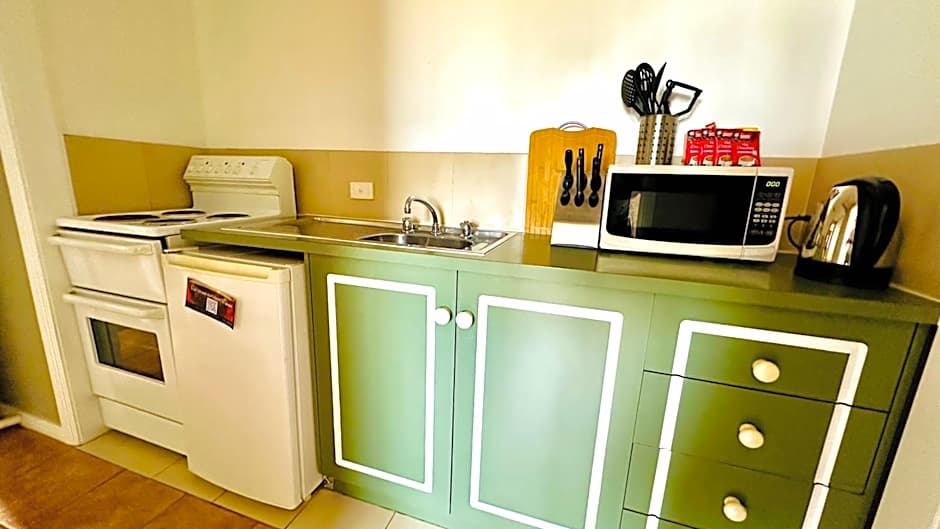 Early Australian Motor Inn