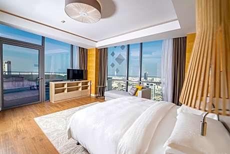 Royal Suite with Sea View High Floor