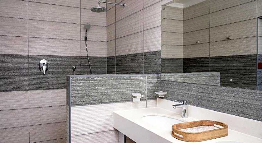 The Lazy Moose Restaurant & Lodge