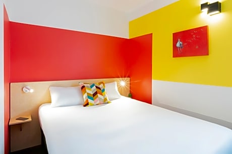 Pure Room with One Double Bed