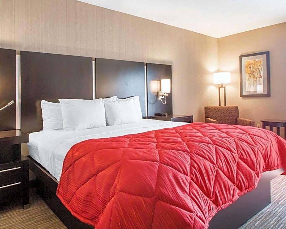 Greenstay Inn & Suites Court View