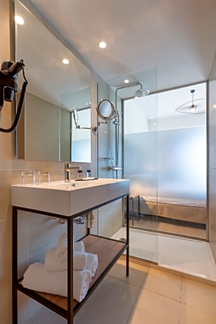 DOUBLE SEA VIEW 2 ADULTS + 1 CHILD