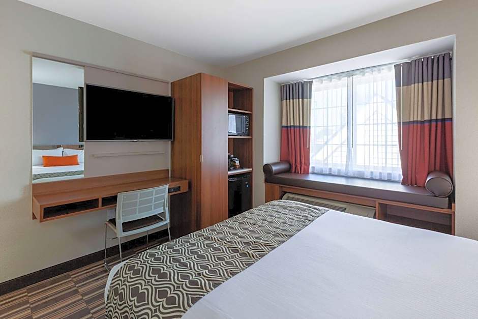 Photo 1 of 6 of 1 King Bed Suite
