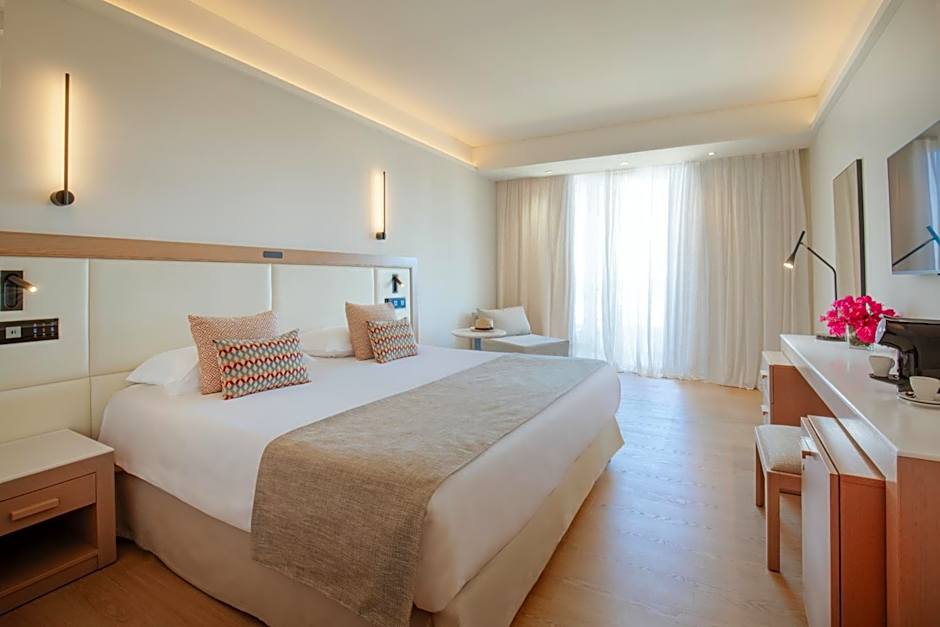 Golden Coast Beach Hotel