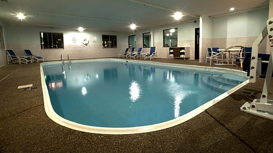 Holiday Inn Express & Suites Evansville North, an IHG Hotel